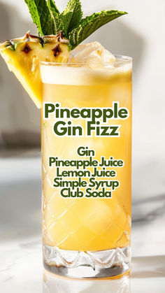 Pineapple Gin Fizz Pineapple Gin, Camping Cocktails, Food For Fitness, Pineapple Cocktail Recipes, Cocktail Cards, Simple Syrup Cocktails, Juice Cocktails