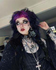 Goth Shag Haircut, Yeahimcaroline Hair, Caroline Carr Hair, Punk Hair Women, Physical Aesthetic, Oc Hairstyles, Goth Makeup Looks, Goth Stuff