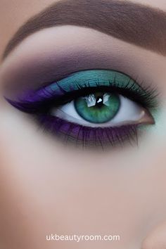 Easy Smokey Eye Makeup, Maquillaje Dark, Eye Makeup Tutorial For Beginners, Easy Smokey Eye, Smokey Eye Makeup Look, Eye Makeup Images, Makeup Looks For Blue Eyes, Stylish Makeup