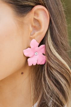 These earrings are so chic and feminine! They are truly going to make an outfit pop! That soft pink hue is going to be so easy to style with this spring season! Pink Flower Earrings, Make An Outfit, Spring Season, Pink Flower, Flower Earrings, Soft Pink, Pink Flowers, Flowers, Pink