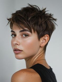 Best Short Haircuts for Oval Faces: Modern Styles for a Chic Look Wanda Hair, Pixie 2024, Short Haircuts For Oval Faces, Haircuts For Oval Faces, Short Red Hair, Oval Face Haircuts, Long Pixie Cuts, Long To Short Hair, Brunette Color