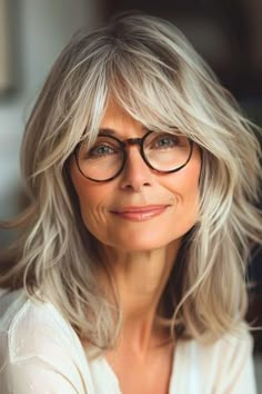 Haircuts For Medium Length Hair, Hairstyles For Women Over 60, Layered Haircuts For Medium Hair, Hairstyles And Haircuts, Bangs With Medium Hair, Haircuts For Medium Hair, Long Hair With Bangs, Chic Hairstyles, Women Over 50