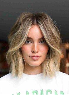 Ombre Bobs, Messy Wavy Hair, Lob Hairstyles, Textured Haircut, Oval Face Haircuts, Wavy Lob, Oval Face Hairstyles, Wavy Haircuts, Lob Hairstyle