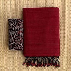 Instagram Maroon Saree With Black Blouse, Maroon Saree Blouse Combination, Maroon Blouse Designs, Maroon Cotton Saree, Saree Folding, Chanderi Cotton Saree, Kerala Saree Blouse Designs, Saree Material, Maroon Saree