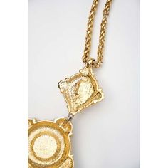 YVES SAINT LAURENT / GRIPOIX
Long pendentif en métal dor…