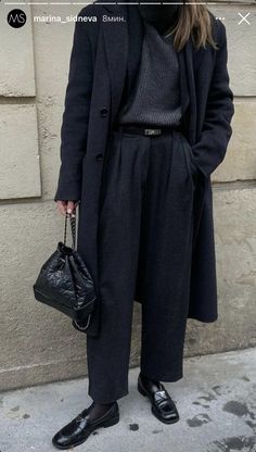 Outfit Minimalista, Grandpa Fashion, Trouser Outfit, Chic Winter Outfits, Monochrome Outfit, Winter Trends, Fashion People, Winter Looks