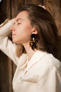 Large Margot Earrings in Light Tortoise are made of cellulose acetate and high quality metal posts. From top to bottom: 2.9'' / 75 mm Left to right: 1.8'' / 45 mm Italian cellulose acetate is completely sustainable and non-allergenic material. The earrings are very lightweight and comfortable to wear. All the items are handmade. It is the great alternative to jewelry made of plastic and materials of animal origin. Make your choice towards nature. You adorn the World. Note: the pattern on the jew Eco Friendly Jewelry, Cellulose Acetate, Jewelry Statement, Red Earrings, Eco Fashion, Modern Earrings, Geometric Earrings, Modern Jewelry, Hair Comb