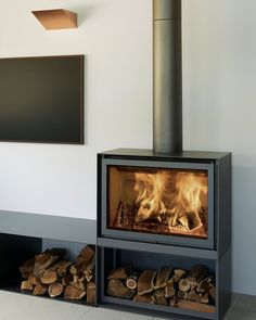 Top 10 Elegant Fireplace TV Design Ideas