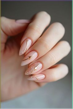 When it comes to wedding nails, the best ideas often combine elegance with a touch of personal style. Popular choices include soft blush or nude shades for a classic look, intricate lace or floral designs for a romantic touch, and subtle glitter or ombre effects for added glam. Short nails can be adorned with minimalist accents like pearls, delicate metallic lines, or even a single statement nail to create a chic, polished appearance that complements the overall wedding aesthetic. #nail_art_designs #nail_designs #nails_ideas Nude Nails With Designs Art Ideas, Natural Design Nails, Nude Nails Design Ideas, Nail Nude Design, Simple Boho Nails, Nail Cute Design, Nails Nude Ideas, Nail Design Sparkle, Red Nude Nails