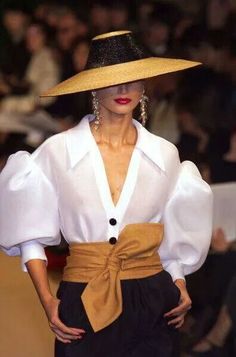 Yves Saint Laurent Couture, Mode Prints, Moda Vintage, Dress Hats, Mode Vintage, Style Shirt, Mode Inspiration, Look Chic, Fashion Details