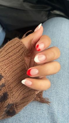 Christmas Nails 22, Christmas Dip Nail Ideas Red And White, Simple Red And White Nail Ideas, Graduation Nails Red And White, Aesthetic Christmas Nails Short, Nail Designs White And Red, Cute Christmas Nails Short Simple, Christmas Season Nails, Christmas Nails For Teens