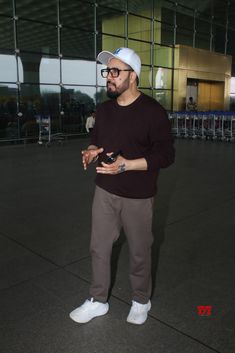 Mika Singh Spotted At Mumbai Airport Departure - Gallery

 #MikaSingh #MumbaiAirport