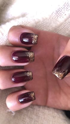 Nails Acrylic Burgundy And Gold, Burgundy And Rose Gold Nails Acrylic, Burgundy Gel Nails Ideas, Wedding Nails Burgundy And Gold, Wedding Nails Bridesmaid Burgundy, Wedding Nails Bridesmaid Maroon, Burgundy Nails With Gold Tips, Wine Red Nails Designs Gold Glitter, Burgundy And Rose Gold Nail Designs