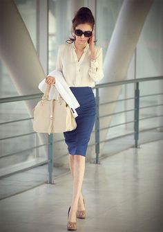 http://lookastic.com - Black Sunglasses — Beige Button Down Blouse — White Blazer — Beige Leather Tote Bag — Blue Pencil Skirt — Tan Leather Pumps Fashionable Work Outfits, Hijab Ideas, Pant Outfits, Interview Outfits Women, Denim Tie, Skirt Diy, Outfits Hijab, Outfits Jeans, Corporate Attire