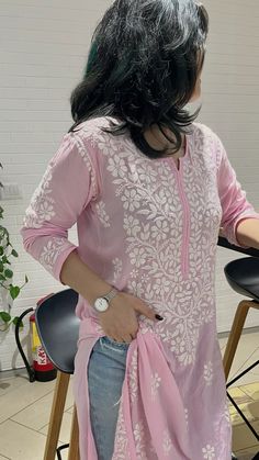 #desicore #ethnic #chikankari #indianaesthetic #kurti Lakhnavi Kurta With Jeans, Pink Chikankari Kurta With Jeans, Chicken Kari Kurta With Jeans, Chikankari Kurta Aesthetic, Ethnic Day Outfits College, Chikankari Kurti With Jeans, Desi Casual, Kurti With Jeans, Simple Dress Casual