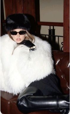 White Fur, Winter Aesthetic, Fur Fashion, Cool Girl, Fur Coat