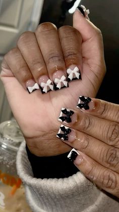 Bow Nails Short Square, Nails Short Square Design, Cute Short Nail Sets, White Nail Ideas, Bow Nail Designs, Bow Nails, Bow Nail