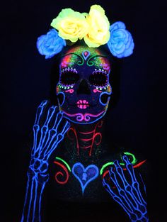 Catrinas Neon Makeup, Neon Makeup Ideas, Maquillaje Full Color, Blacklight Halloween, Neon Face Paint, Uv Makeup, Dark Costumes