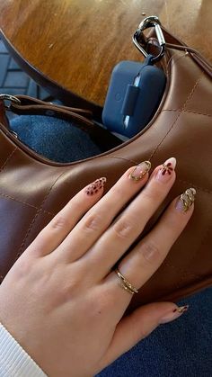 #BEAUTY, #RELATIONSHIPS #Fashion #Animals #Outfits #Winter Outfits #Animals Gelish Inspo, Clear Glitter Nails, Almond Acrylic Nails Designs, Hippie Nails, Asian Nails, Nails Now, Simple Gel Nails, Pretty Gel Nails, Almond Acrylic Nails