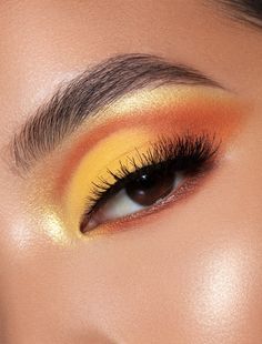 Kylie Cosmetics Eyeshadow, Cute Eyeshadow Ideas, Yellow Eye Makeup, Eye Shadow Looks, Yellow Makeup, Yellow Eyeshadow, Orange Makeup