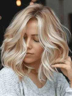 Hair Color Low Lights, Fall Hair For Blondes, Warm Honey Blonde, Trendy Fall Hair Color, Winter Blonde Hair, Hair Colors For Blondes