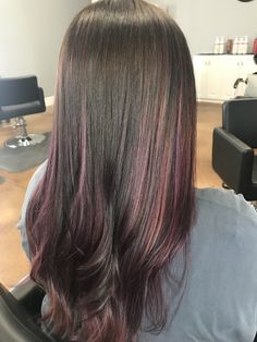 Hair Dye Underneath, Brown Hair With Pink Highlights, Color Trends 2023, 2023 Hair Color, Hair Dyed Underneath, Pink Hair Highlights, Rambut Brunette, Pink Hair Dye