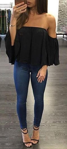 summer outfits Black Off The Shoulder Top + Navy Skinny Jeans + Black Sandals Chique Outfits, Stylish Summer Outfits, Looks Style, Outfit Casual, Outfits Casuales, Black Top, Spring Outfits