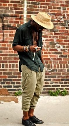 Bohemian Style-9 bohemian style tips you need to know Bohemian Outfit Men, Bohemian Attire, Bohemian Men, Bohemian Style Men, Hippie Mode, Mode Hippie, Boho Men, Estilo Hippie