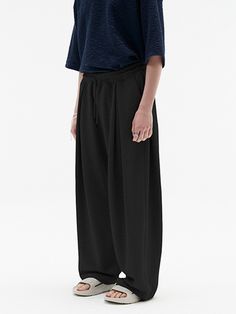 Editor's NotesIt's an oversized fit pants with double support fabric with good fit and functionality, which is good for a daily look.- double-supported fabric- Hem String DetailMeasurements(in.)XS / S / M / L- Length: 40.55 in. /  41.73 / 42.13 / 42.52 in.- Waist: 12.6 in. / 12.99 / 13.58 / 13.78 in.- Thigh: 14.57 in. / 23.23 / 24.02 / 24.41 in.- Crotch: 13.19 in. / 13.39 / 13.58 / 13.78 in.- Hem: 9.84 in. / 10.24 / 10.63 / 11.02 in.Composition & Care- 47% Rayon, 47% Polyester, 6% SpanDesigner- by DNSR Fit Pants, Daily Look, Bending, Workout Pants, Black Pants, Sweatpants, Mens Outfits, Pants, Fabric