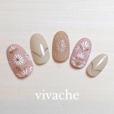 Nails Art Flowers, Christmas Japan, Nails Flowers, 2019 Nails, Porcelain Design, Flowers Daisy, Christmas Manicure, Sunflower Nails, Maroon Nails