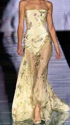 Vintage Runway Gowns, Old Money Gown, Glam Gown, Vintage Designer Dress, Runway Clothing, Fashion Week Dresses, Runway Gowns, Model Runway