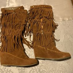 Brand New Never Worn Moccasin Wedge Boots Size 10. Still In The Box It Came In. Hippie Aesthetic, Pretty Shoes Sneakers, Moccasin Boots, Pretty Shoes, Wedge Boots, Moccasins, The Box, Shoes Sneakers, Wedges