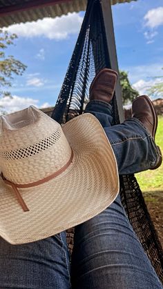 Black Country Aesthetic, Wild West Outfits, Farmer Girl, Cowboy Aesthetic, Looks Country, Cowgirl Aesthetic, Country Lifestyle, 2000s Aesthetic