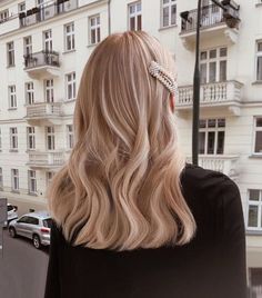 ImageFind images and videos about quotes, article and lifestyle on We Heart It - the app to get lost in what you love. Long Bob Hairstyles Blonde, Champagne Blonde Hair, Long Bobs, Champagne Blonde, Medium Bob Hairstyles, Balayage Blonde, Blonde Hair Looks, Haircut Styles, Long Bob Hairstyles