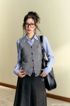 Nerdy Office Outfit, Nerd Girl Outfit, Nerdy Girl Outfits, Nerdy Chic, Gilet Outfit, Nerdy Style, Female Clothes Outfits, Nerd Chic