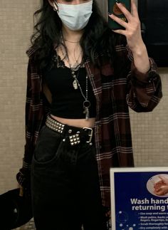 Wlw Fashion, Flannel Outfit Ideas, Dark Grunge Outfits, Alternative Hippie, Grunge Fits, Punk Outfits, Mood Board Fashion