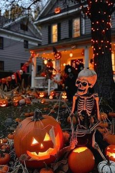 Halloween Spooky Decorations, Halloween Season Aesthetic, Halloween Pumpkins Aesthetic, Halloween Aesthetic Photos, Cute Halloween Pics, Halloween Decorations Aesthetic, Halloween Vibes Aesthetic, Halloween Decorations House, Halloween Aesthetic Decor