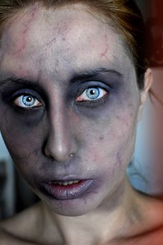 Walking Dead Zombies Makeup, Dead Zombie Makeup, Walking Dead Makeup, Walking Dead Zombie Makeup, Lip Makeup Art, Halloween Lip Makeup, Zombie Makeup Easy, Haunt Makeup, Lip Makeup Ideas