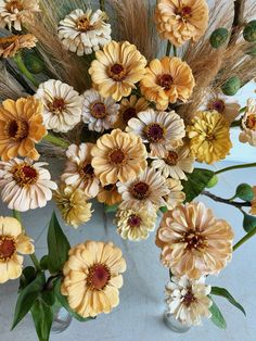 a vase filled with lots of yellow and white flowers