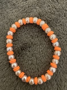 Clay Bead Bracelet Ideas Orange, Preppy Halloween, Seed Bead Bracelets Diy, Halloween Bracelet, Preppy Jewelry