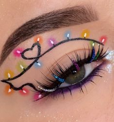 eye makeup😍 Christmas Lights Eyeliner, Winter Themed Makeup, Christmas Light Makeup, Christmas Eyeliner Looks, Christmas Lights Makeup, Christmas Eyeliner, Christmas Makeup Ideas, Colourful Makeup, Xmas Makeup