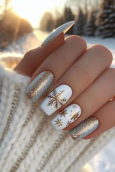 December Nails Design, Festival Nails Ideas, White Christmas Nail Ideas, White Christmas Nail Designs, Holidays Nails, White Christmas Nails, Christmas Nail Ideas, Amazing Nails