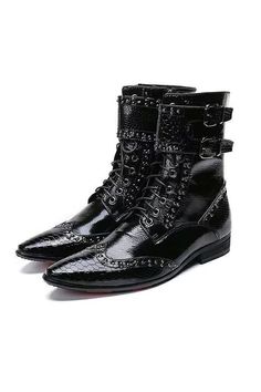 Stylish pointed-toe men's boots crafted from genuine leather, offering a modern look with a 4.5cm heel. Pointed Toe Boots, Black 13, Men's Boots, Casual Everyday, Modern Man, Signature Style, Cow Leather, Leather Heels, A 4