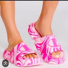 Brand New Size 9 Trendy Low-top Sandals For Spring, Summer Beach Low-top Slides, Pink Low-top Sandals For Spring, Pink Spring Sandals, Imvu Outfits, Imvu Outfits Ideas Cute, Champion Shoes, Outfits Ideas, Slide Sandals