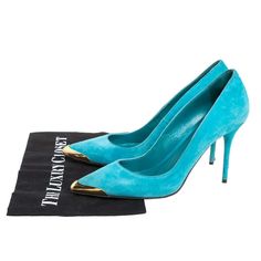 description: A beautifully-constructed pair by Alexander McQueen to give you a luxurious feel. The pumps are designed in a pointed-toe style and lifted on 10 cm heels. The gold-tone tip and the lovely blue color of the suede amplify the pair's appeal..gender: Women.includes: The Luxury Closet Packaging.Heel Size: 10 cm.Size: 39.5.Insole Material: Leather.Sole Material: Leather.Origin: Italy.Outsole Length: 24 cm.Outsole Width: 8.5 cm.Closure Type: Slip On.Condition:.Fair.EXTERIOR: slight darkening INSOLE: minor foot impression LINING: noticeable wrinkles SOLE: visible signs of use HEEL: minor scuff Luxury Fitted Pointed Heels, Alexander Mcqueen Blue, Mcqueen Shoes, Alexander Mcqueen Shoes, Shoes High Heels, Womens Shoes High Heels, Luxury Closet, High Heel Shoes, Alexander Mcqueen