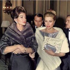 Royal Wardrobe, To Catch A Thief, Princess Grace Kelly, Maria Callas, Big Sis, Figure Poses, Princess Grace, Vintage Glam, Bright Skin