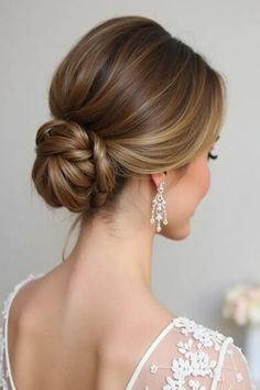 24 Wedding Guest Hairstyles for A Gorgeous Look Modern Wedding Bun, Slick Back Low Bun Wedding Hair, Party Guest Hairstyles, Hair Štýle Wedding Guest, Long Sleeve Dress Hairstyles, Low Bun Bride Hair, Elegant Up Do, Straight Updo Hairstyles, Low Side Bun Hairstyles