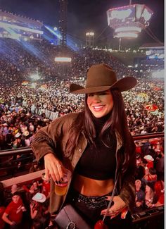 Kardashian Style Summer, Foto Cowgirl, Cowgirl Style Outfits, Bar Outfit, Looks Country, Dressy Casual Outfits, Estilo Country, Nashville Outfits, Rodeo Outfits