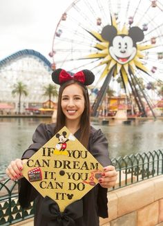 a woman holding up a sign that says if you can dream it, you can do it