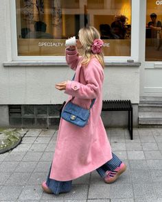 In a pink mood today 🌸🎀🩰💘who else is team pink? 🫶🏼 | Instagram Pink Sneakers Outfit, Look Rose, Pink Coat, Adidas Outfit, Autumn Outfits, Pink Outfits, Autumn Outfit, Looks Style, Look Fashion